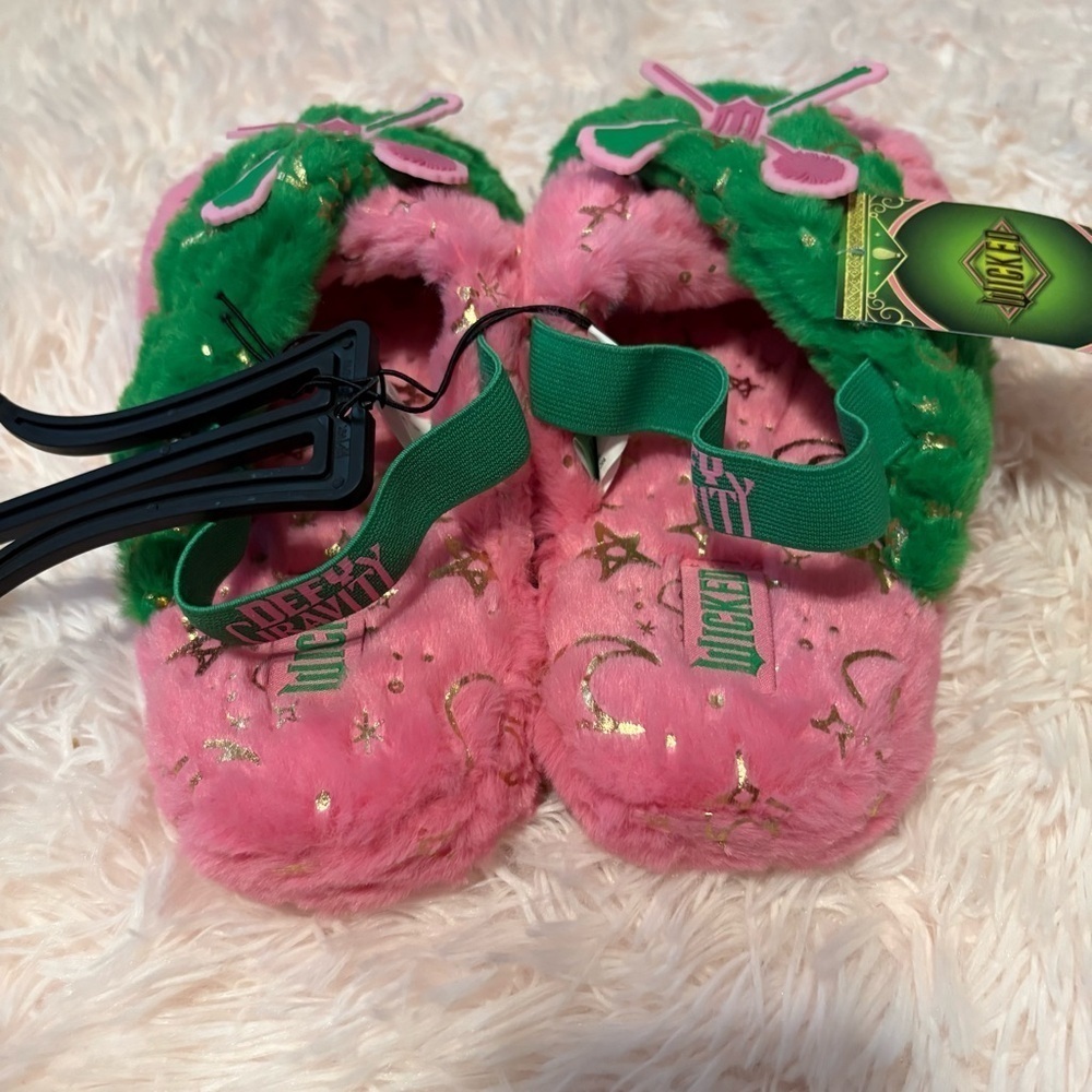 Wicked Women’s Slippers NEW 7/8 Glinda Elphaba Pink Green - Picture 6 of 8